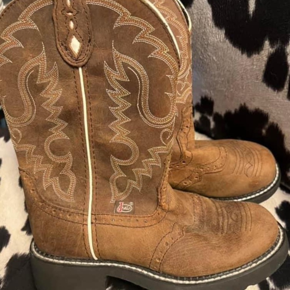 Women’s size 7 Justin boots new